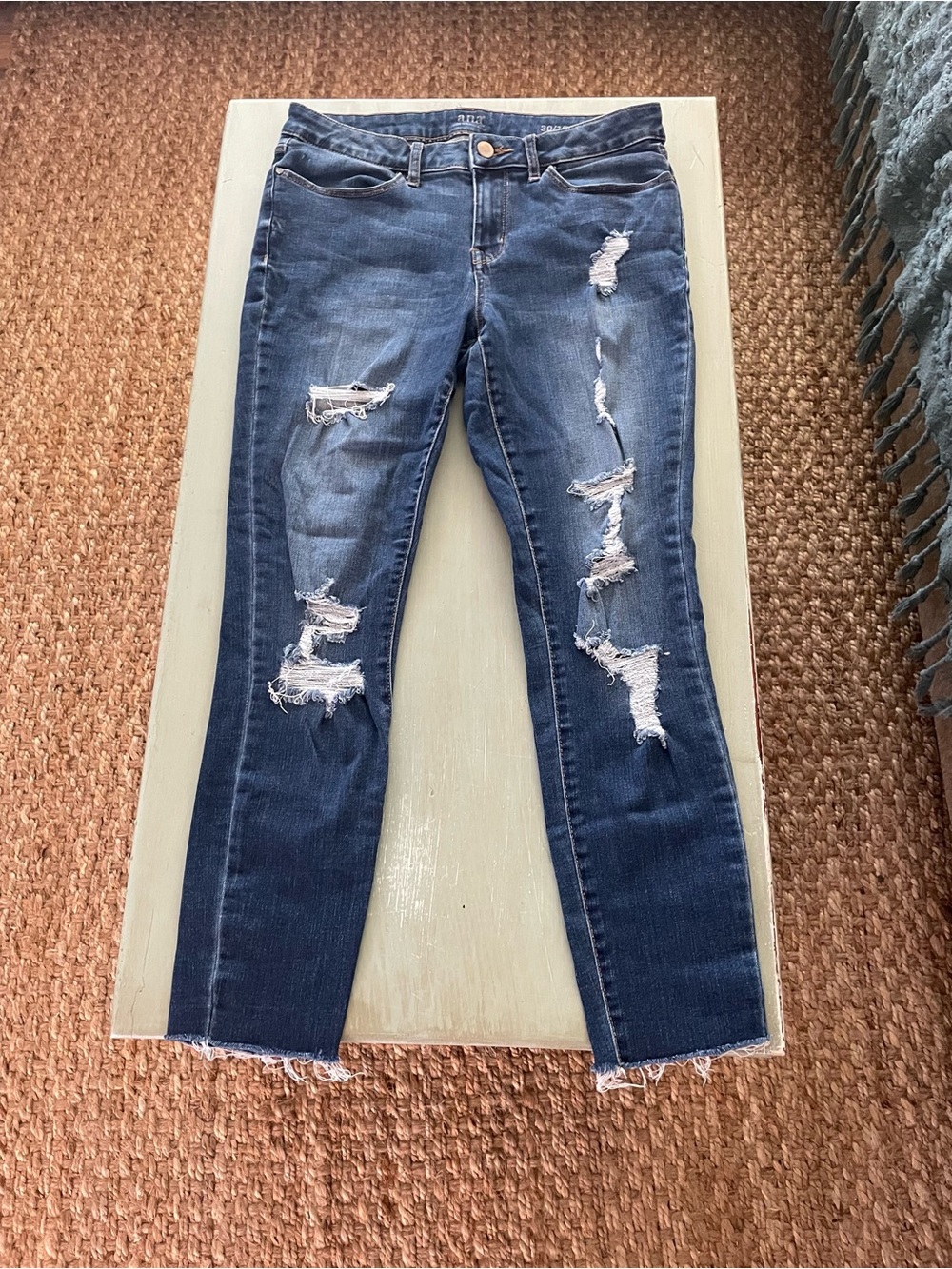 a.n.a Women's Skinny Ripped Dark Blue Jegging size 30/10